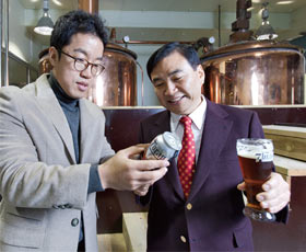 세븐브로이 김강삼 대표(오른쪽)와 김교주 이사. ⓒphoto 한준호 영상미디어 차장대우