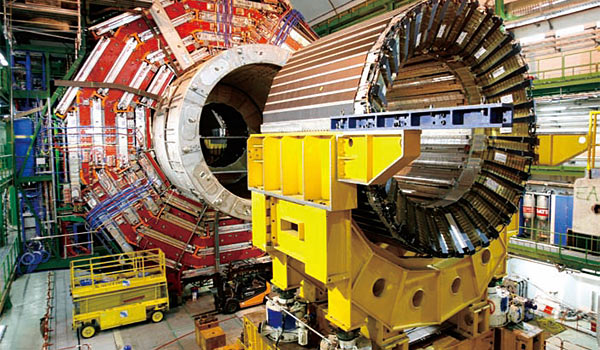 유럽핵입자물리연구소가 운영 중인 둘레 27㎞의 거대강입자가속기(LHC) 내부.