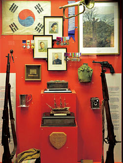 글로스터 군인박물관에 전시된 6·25 참전용사들의 유품들.