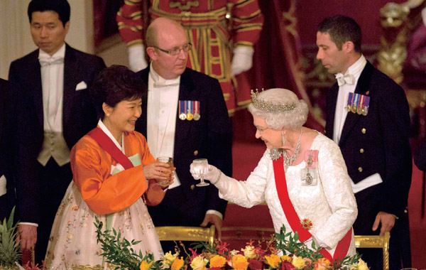 지난 11월 5일 열린 엘리자베스 여왕과 박근혜 대통령의 버킹엄궁 만찬. ⓒphoto 로이터