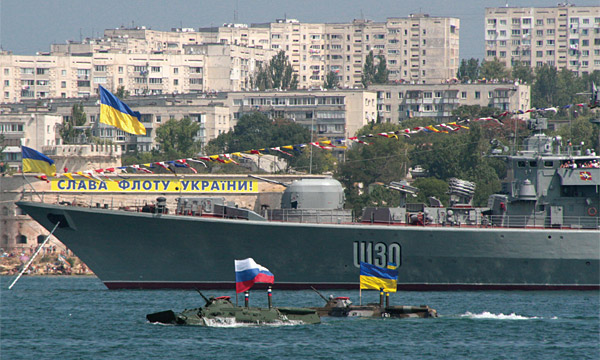 러시아 흑해함대가 진주해 있는 우크라이나 세바스토폴. 우크라이나에 친서방 정권이 들어설 경우 우크라이나의 목을 죌 러시아의 거점이다. ⓒphoto 연합