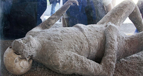 폼페이에서 발굴된 ‘인간 화석’.