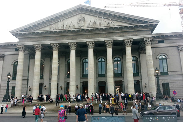 1818년 건립된 독일 뮌헨 바이에른 국립오페라극장.