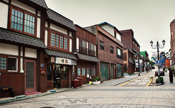인천 근대 개항장 거리에는 1883년 인천 개항 당시의 근대 건축물들이 그대로 남아 있다.
