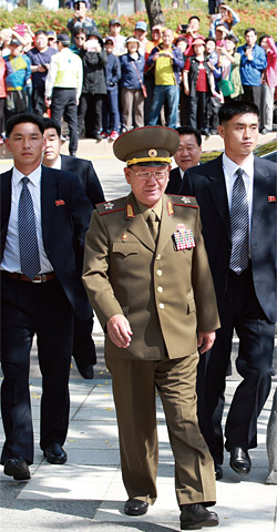 지난 10월 4일 인천아시아게임 폐막식에 참석한 황병서 북한군 총정치국장. ⓒphoto 이태경 조선일보 기자