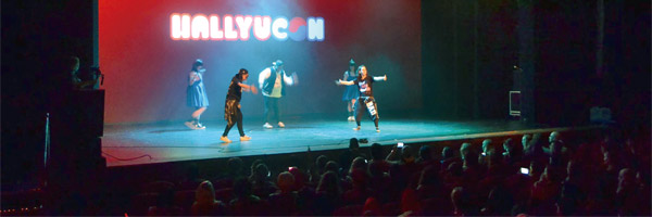 ‘Hallyucon 2014’ 개막식에서 네덜란드 젊은이들이 K팝 댄스를 선보였다.