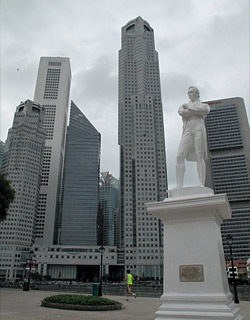 근대 싱가포르 건설자인 래플스 경 동상. ⓒphoto 이동훈