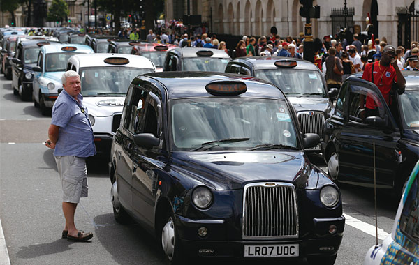 승차 거부가 일쑤인 런던의 택시기사들. ⓒphoto 연합