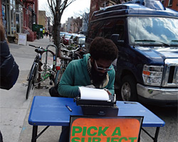 브루클린 거리의 시인. 돈을 주면 즉석에서 시를 써준다.