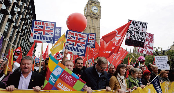 2012년 캐머런 정부의 긴축정책에 반대해 시위를 벌이고 있는 영국 노동조합총연맹(TUC) 회원들. ⓒphoto 연합