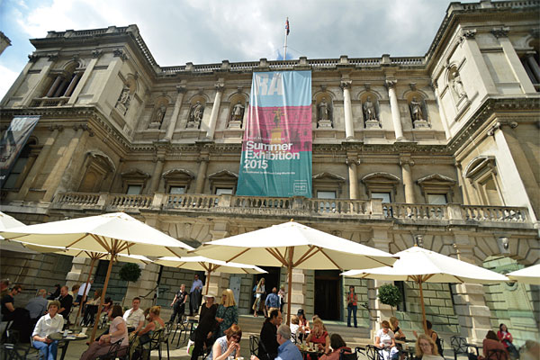 여름전시회가 열린 영국 왕립예술원.