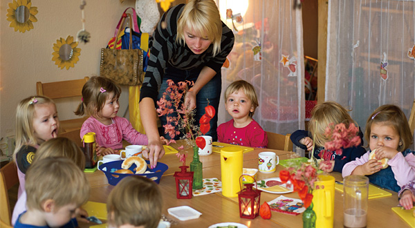독일 프랑크푸르트의 일일돌보미센터(데이케어센터)에서 취학 전 아동들이 아침식사를 하고 있다. ⓒphoto 연합