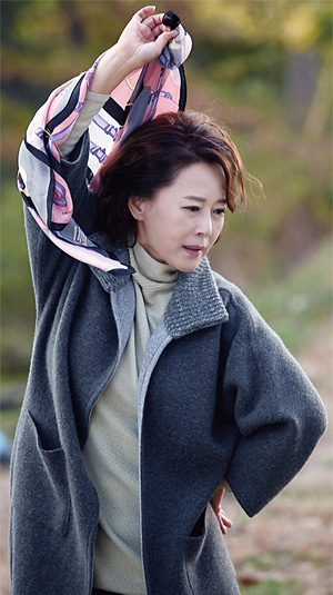 MBC 주말드라마 ‘엄마’에서 차화연이 춤사위를 선보이는 장면. ⓒphoto MBC