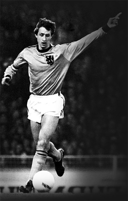 1977년 잉글랜드와의 경기에 네덜란드 대표로 나선 크루이프. ⓒphoto Getty Images