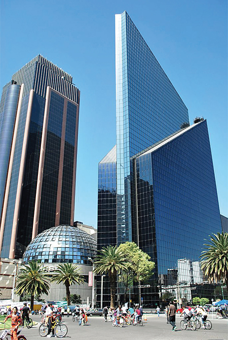 멕시코 수도 멕시코시티에 있는 증권거래소의 모습.