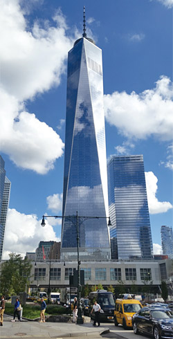 테러와의 전쟁에서 승리를 상징하는 1WTC는 건축비가 가장 비싸고, 가장 안전하고, 가장 친환경적인 건축물임을 자랑한다.
