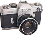 46년 전 후지모토 다쿠미씨가 처음으로 산 카메라 ‘캐논FX’.