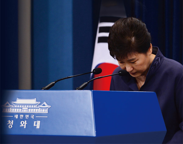 지난 10월 25일 비선실세 최순실씨의 존재를 처음 인정하고 대국민 사과 기자회견을 한 박근혜 대통령. ⓒphoto 뉴시스