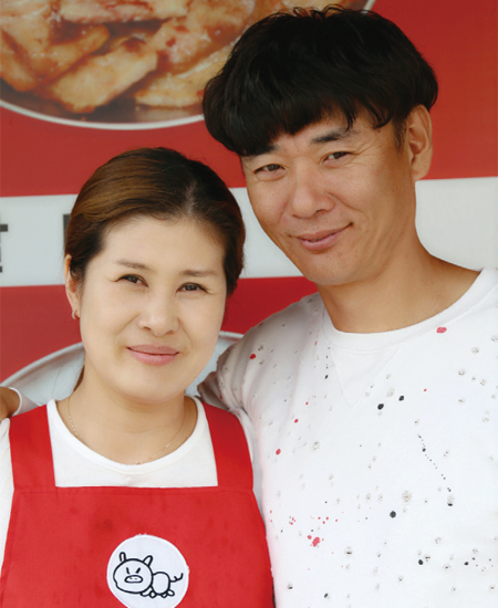 2대 대표 윤영호씨와 아내 이미옥씨.