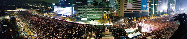 지난 11월 12일 서울 광화문 일대를 가득 메운 촛불시위 인파. ⓒphoto 뉴시스