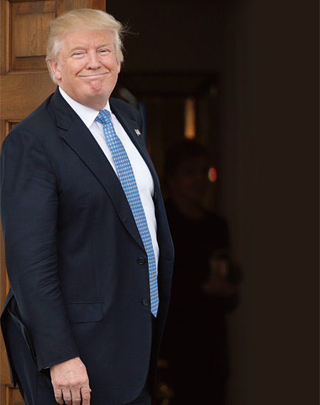 지난 11월 20일 미 뉴저지주 베드민스터의 트럼프내셔널골프클럽에서 취재진을 향해 미소 짓고 있는 트럼프 당선인. ⓒphoto AFP