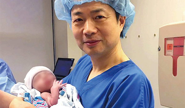 지난해 미국 뉴호프 산부인과에서 세 부모의 유전자를 물려받은 아기가 탄생했다. ⓒphoto New Hope Fertiliy