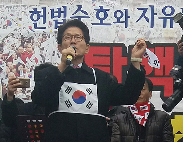 지난 2월 8일 대구에서 열린 탄핵 반대 집회에 참석한 김문수 새누리당 비상대책위원. ⓒphoto 뉴시스