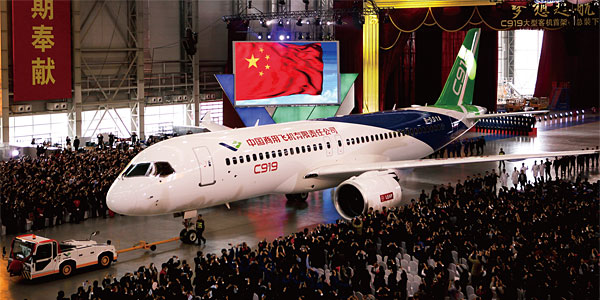 중국상용비행기(코맥)에서 제작한 C919 여객기.