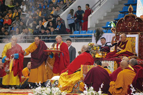 지난해 11월 몽골을 방문한 달라이 라마(오른쪽).
