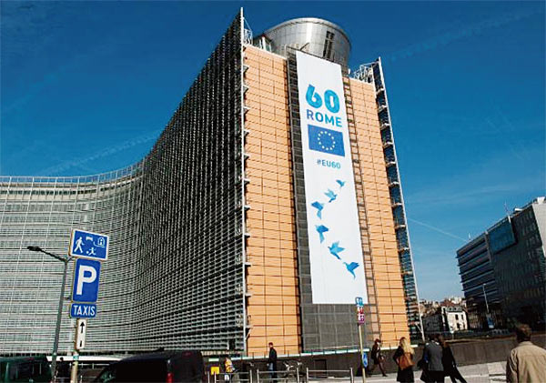 벨기에 브뤼셀 EU 본부 건물에 걸린 로마조약 60주년 기념 현수막. ⓒphoto EU집행위 사이트
