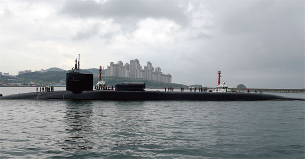 지난 4월 25일 승조원 휴식차 부산에 입항한 미국 오하이오급 전략핵잠수함 미시간함. ⓒphoto 뉴시스