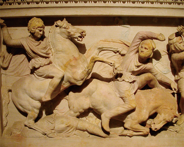 터키 이스탄불 고고학박물관에 보관된 알렉산더 석관의 부조. 알렉산더 대왕의 페르시아 정복 장면이 새겨져 있다.