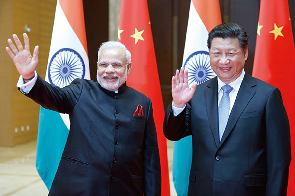 시진핑 중국 국가주석과 나렌드라 모디 인도 총리(왼쪽). ⓒphoto AP·뉴시스