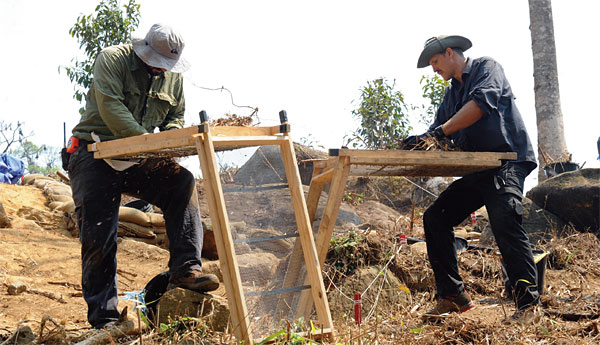 DPAA 유해발굴 요원들이 라오스에서 미군 전사자 유해를 찾고 있다. ⓒphoto DPAA