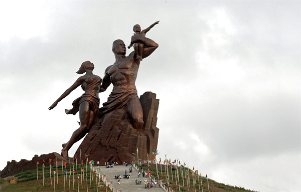 북한 만수대창작사가 제작한 세네갈 다카르의 아프리카 르네상스 기념상. ⓒphoto 위키피디아