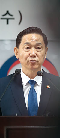 지난 7월 5일 취임한 김상곤 사회부총리 겸 교육부 장관.