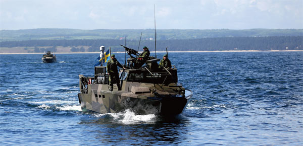 스웨덴 수륙양용함이 나토의 상륙 훈련에 참가하고 있다. ⓒphoto 나토