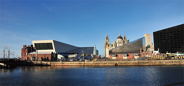 리버풀이 오래된 항구도시라는 것을 한눈에 알 수 있는 알버트 독(Albert Dock)의 전경. ⓒphoto 이승원