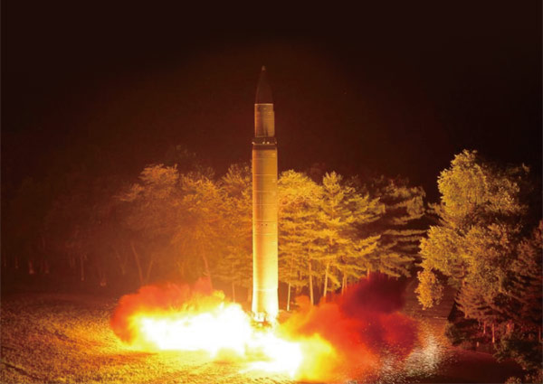 북한은 지난 7월 28일 밤 11시41분 화성-14형 ICBM의 2차 시험발사를 감행했다. ⓒphoto 조선중앙통신