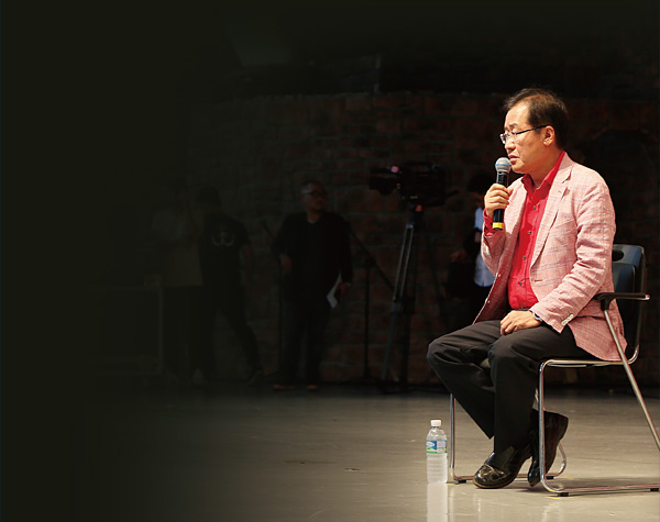 지난 8월 16일 대구에서 첫 번째 ‘전국 순회 토크쇼’를 개최한 홍준표 한국당 대표. ⓒphoto 뉴시스