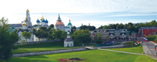 세르기예프 포사드의 삼위일체 수도원 전경.