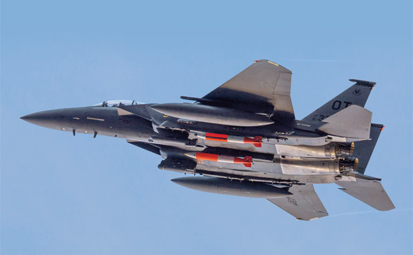 F-15E에 장착된 최신형 전술핵 폭탄 B61-12.