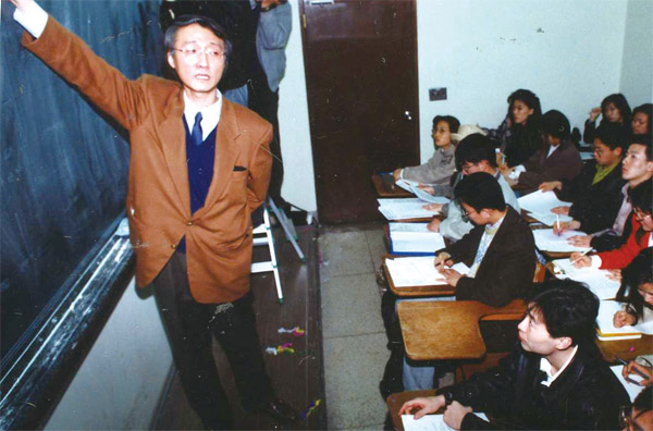 1994년 연세대에서 강의 중인 마 교수. 이듬해 면직됐다. ⓒphoto 연합