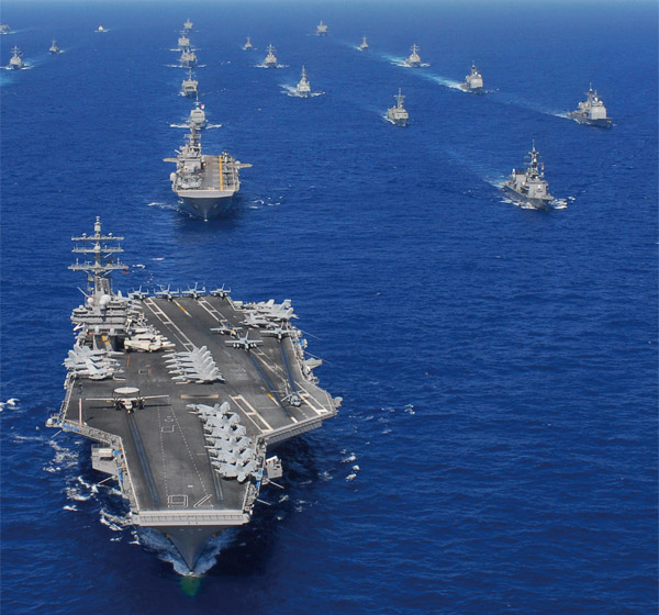미 해군 항모 로널드레이건호가 환태평양 군사훈련(림팩)에서 각국 함정들을 이끌고 있다. ⓒphoto 미 해군