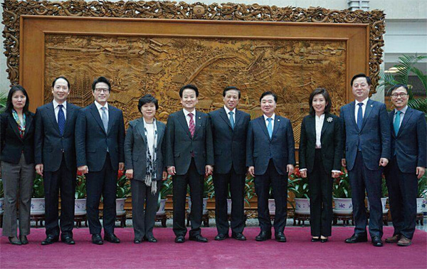 지난 11월 2일 중국 베이징 외교부를 찾아 장예수이 부부장(왼쪽 여섯 번째)과 만난 한국 의원외교단. ⓒphoto 정동영 의원 페이스북