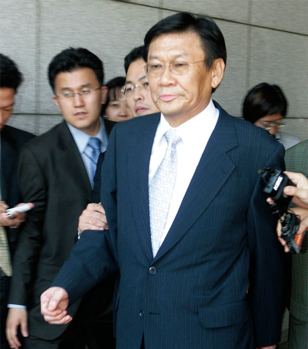 2005년 10월 8일 구속된 김은성 전 국가정보원 국내담당 차장. ⓒphoto 최순호 조선일보 기자
