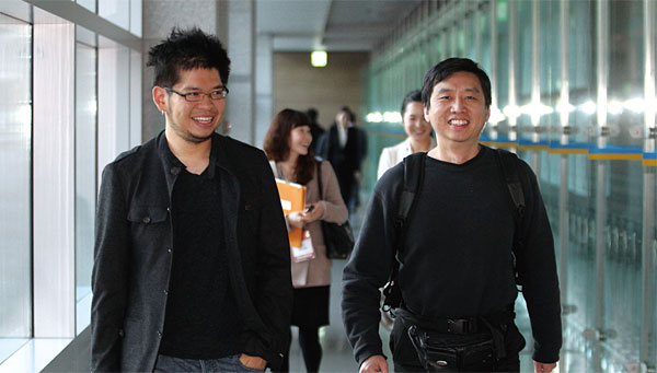 스티브 첸 유튜브 공동창업자(왼쪽)와 차드 멩 탄 구글 명상전문가. 구글의 사내 직원 교육 프로그램 ‘내면검색’은 IT업계에 큰 영향을 미쳤다. 2013년 함께 한국을 찾은 모습. ⓒphoto 오종찬 조선일보 기자
