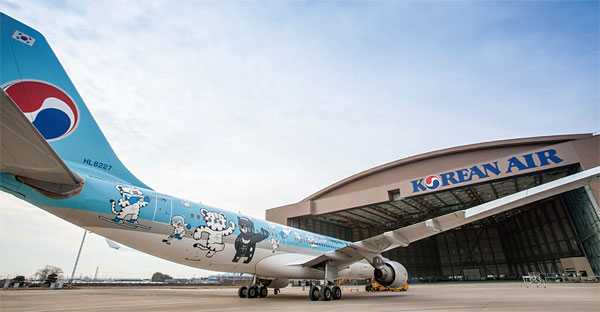대한항공이 평창 동계올림픽 홍보를 위해 지난 1월 2일부터 6일간 제작한 마스코트 ‘수호랑’과 ‘반다비’가 그려진 항공기 A330-200. ⓒphoto 대한항공