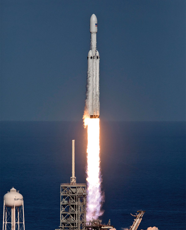 지난 2월 22일 스페이스X의 소형 통신위성을 싣고 발사된 팰콘9 로켓.