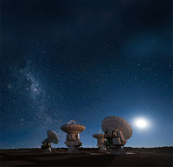 미국 캘리포니아에 있는 ‘앨런 전파망원경 집합체’. 지난 60년 가까이 외계의 신호를 추적해 왔다. ⓒphoto 위키피디아